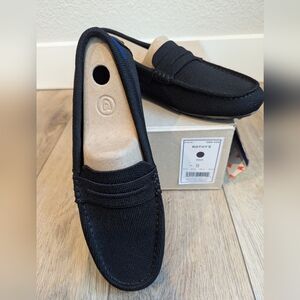 Like new with box Black Rothys Driver